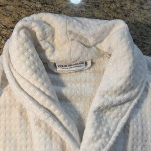 Four Seasons White Bathrobe